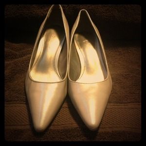 🎉 REDUCED 🎉 Liz Claiborne Nude Kitten Heels