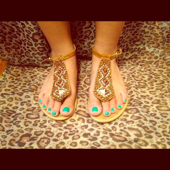 Super cute brown sandals!