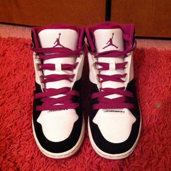 🚫Traded🚫Black white and purple Jordan's