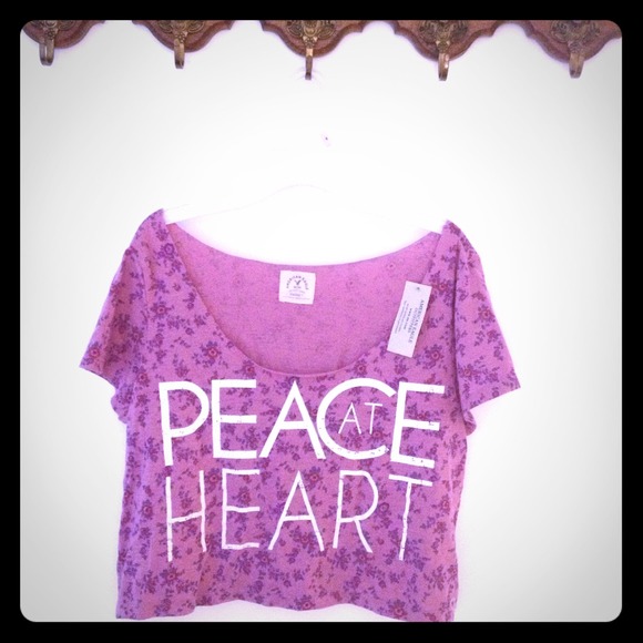 ✌Peace at heart✌ American eagle crop top!