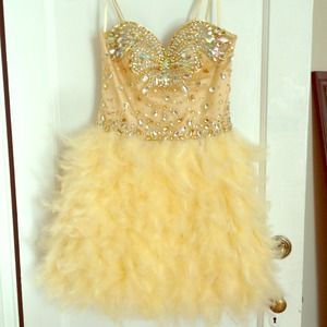 Reduced! Fun feathered Dave & Johnny dress