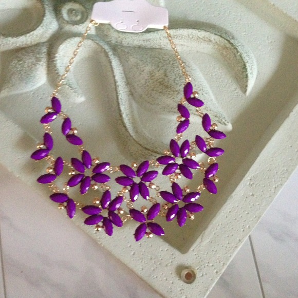 Bib/bauble statement necklace, purple & goldtone