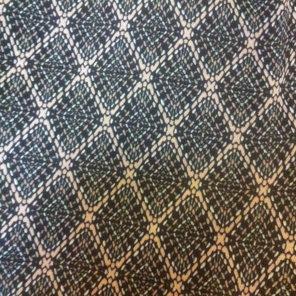 Patterned silk shorts. - Picture 2 of 4