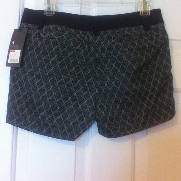 Patterned silk shorts. - Picture 4 of 4