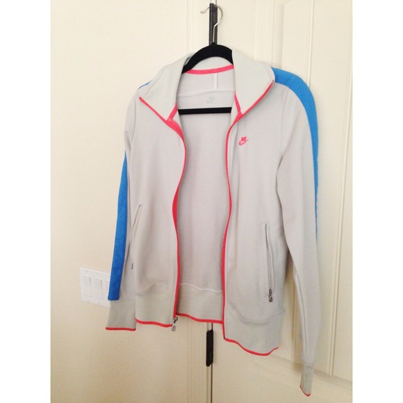SOLD Nike Jacket -size M (tags off, never worn)