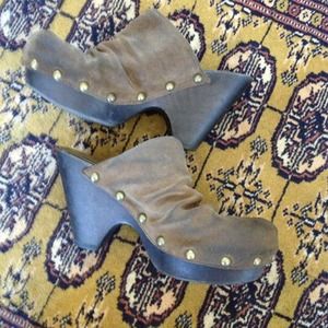 MIA rad lil boho clogs sz 7