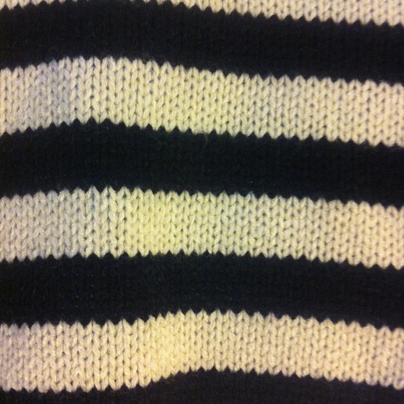 Tan and black H&M sweater. - Picture 2 of 4