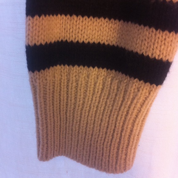 Tan and black H&M sweater. - Picture 3 of 4