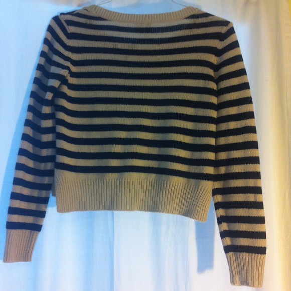 Tan and black H&M sweater. - Picture 4 of 4