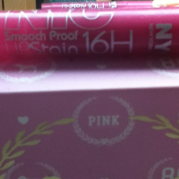 Lip stainer and lipgloss - Picture 3 of 3