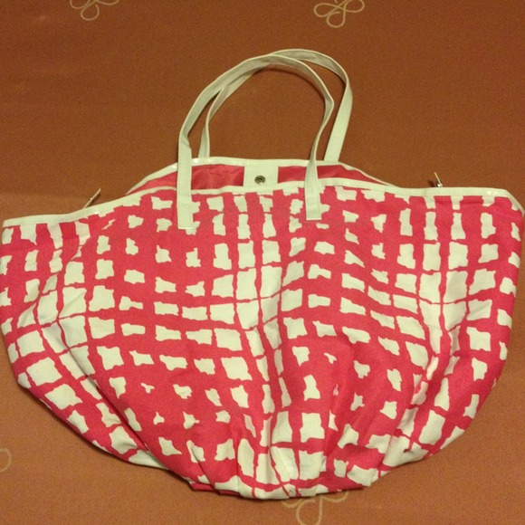💥REDUCED💥 Saks Fifth Avenue Hot Pink/White Tote