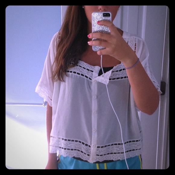 Love Stitch creme white blouse!