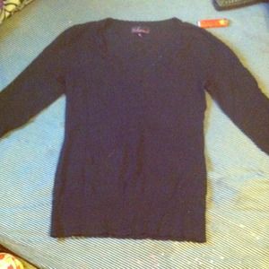 Black 3/4 length sleeve sweater