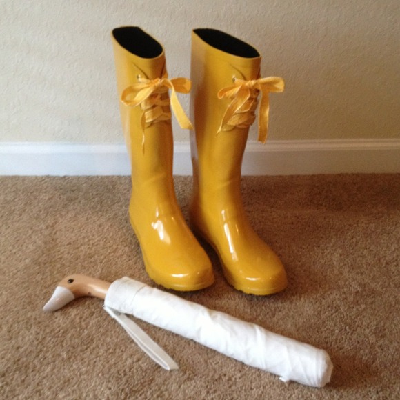 C Wonder Boots - ⬇Reduced⬇C Wonder Yellow Lace Up Rain Boots