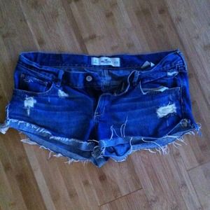 BUNDLE Hollister destroyed shorts/ High-low tank