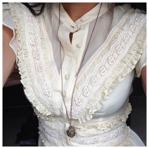 House of Dereon | 100% silk button up ruffle top