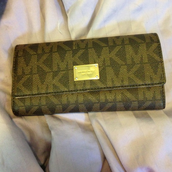 SOLD Michael Kors wallet