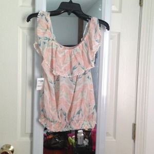 Cute top, no sleeves