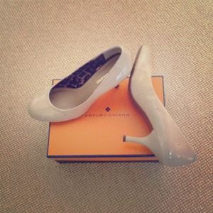 Stylish Round Toe Patent Pumps