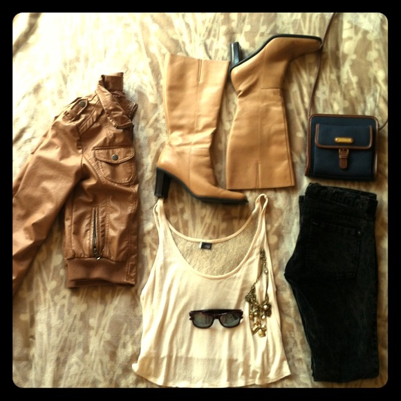 Size 9 1/2 Tan 100% leather knee-high boots!!!