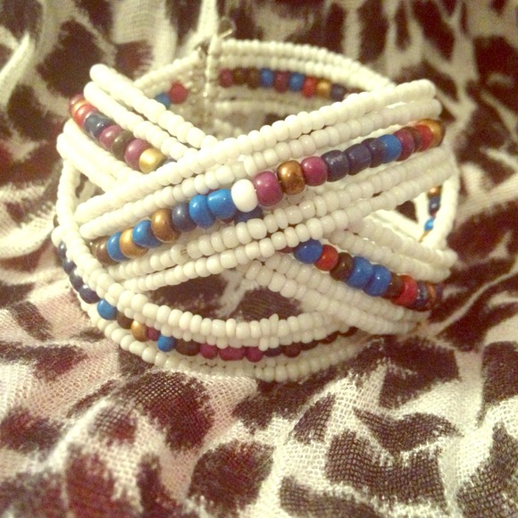 White beaded bracelet. Reduced 👍