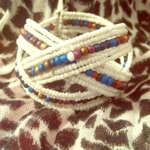 White beaded bracelet. Reduced 👍