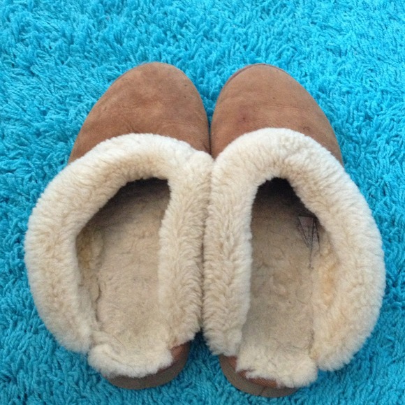 Ugg size 8 slipper