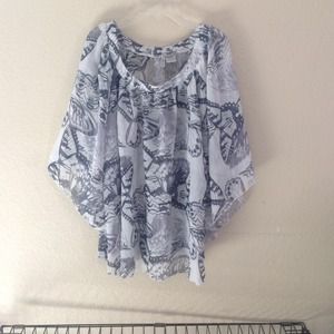✨BUNDLE✨ Butterfly print batwing blouse
