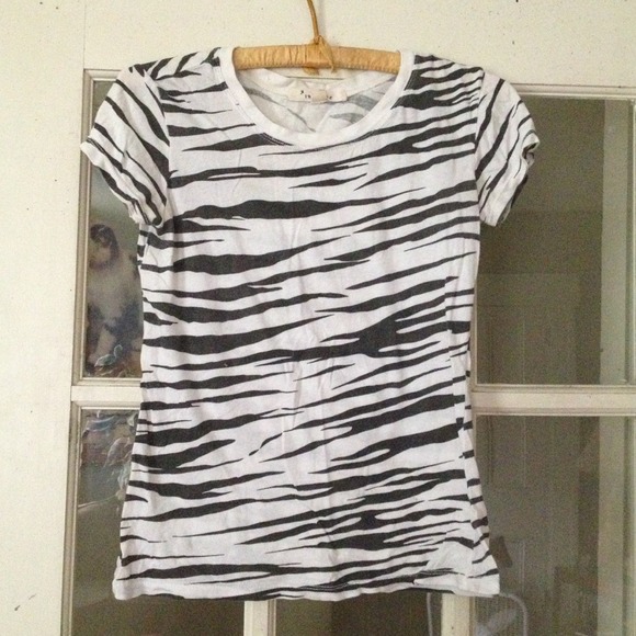 Forever 21 zebra Tshirt