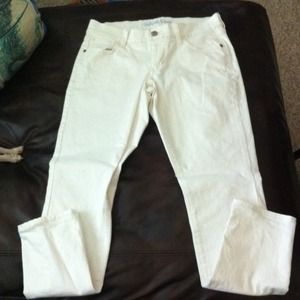 Old navy white skinnies.