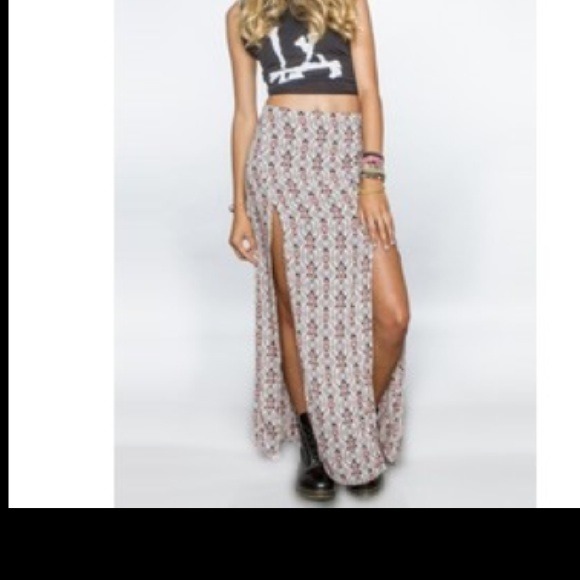 🌸SOLD🌸 Brandy Melville Kareily Double Slit Skirt - Picture 3 of 4