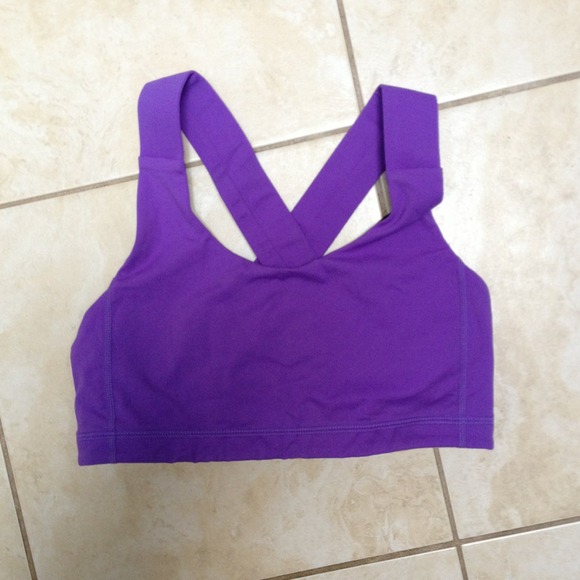 Lulu bundle, sports bra top, and v neck top size 8