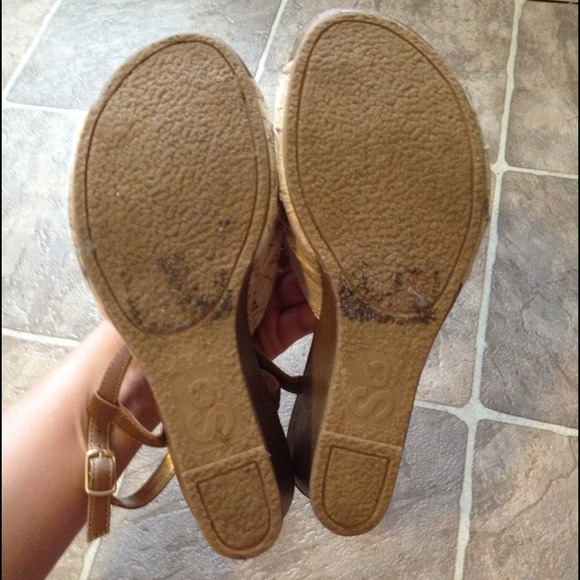 🚫SOLD🚫Floral Summer Wedges - Picture 4 of 4