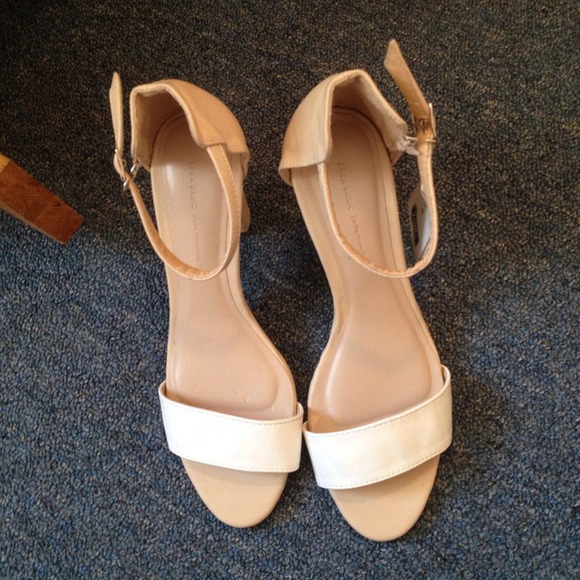 ❌SOLD❌ZARA NUDE HEELS