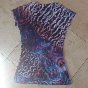 ❌SOLD❌Colorful Feathers v neck