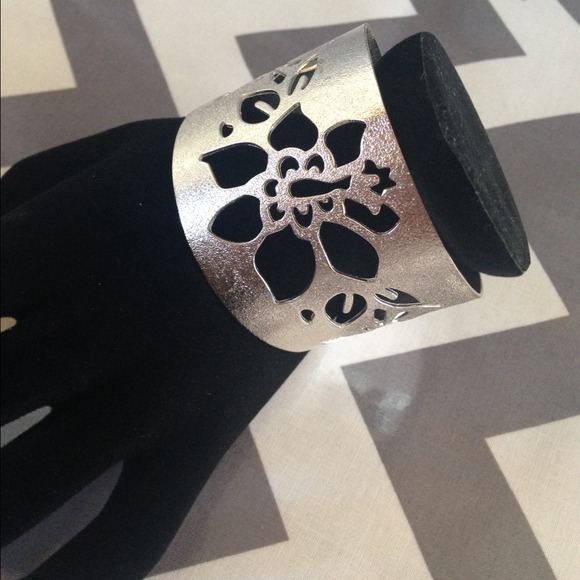 Silver Cuff bracelet with flowers