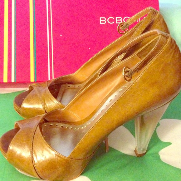BCBG 3.5 inches high heels