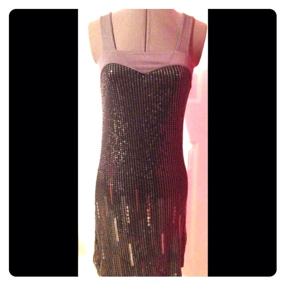 NWOT - Beautiful sequin dress. Size small.