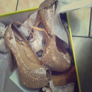 REDUCED ! GOLD&PINK HEELS
