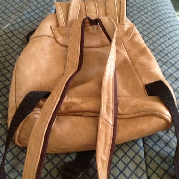 Soft-Leather Backpack - Picture 2 of 3