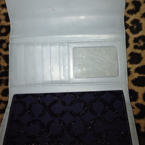 Large Coach blue wallet - Picture 2 of 3