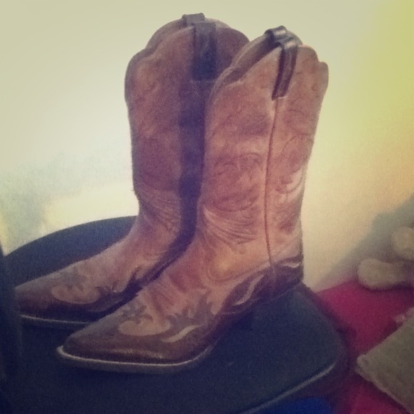 Ariat Brown Cowboy Boots ON HOLD !