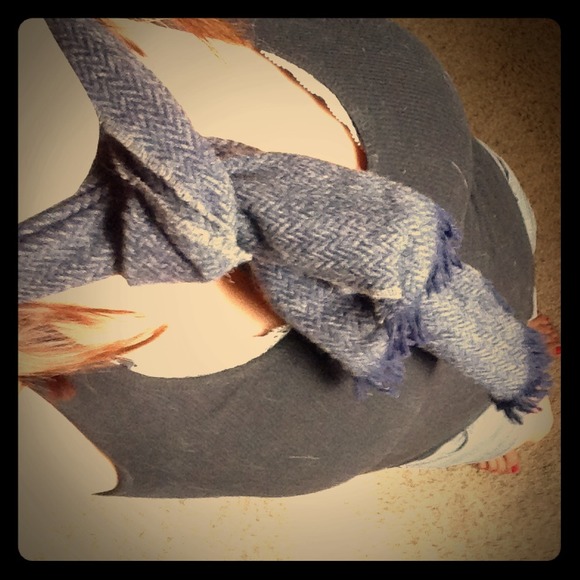 💯% wool scarf
