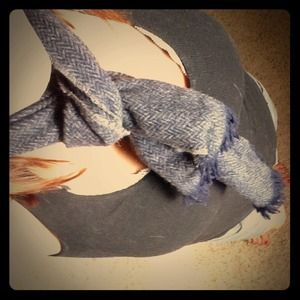 💯% wool scarf