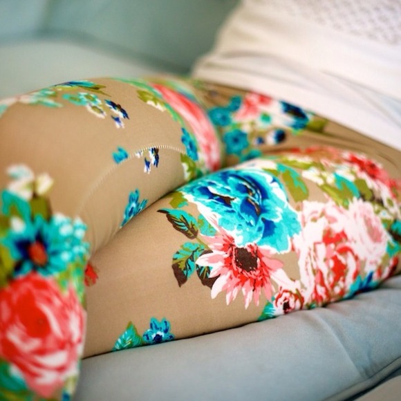 ❌SOLD❌✨VINTAGE flower leggings - tan✨ - Picture 3 of 3