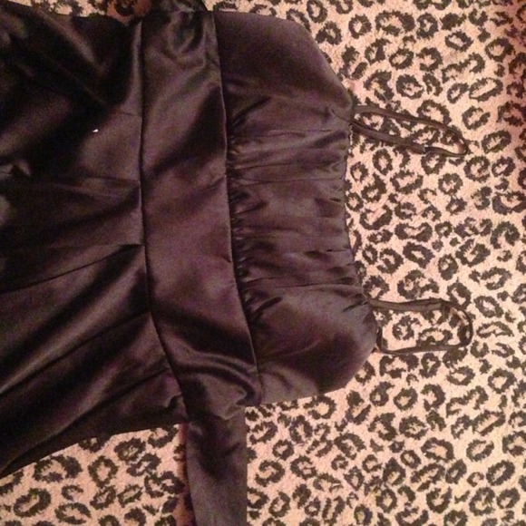 black dress - Picture 2 of 4