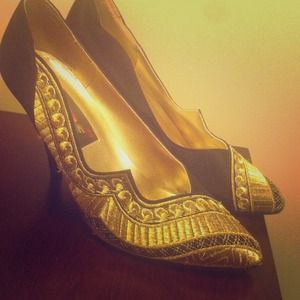 Black & gold vintage heals