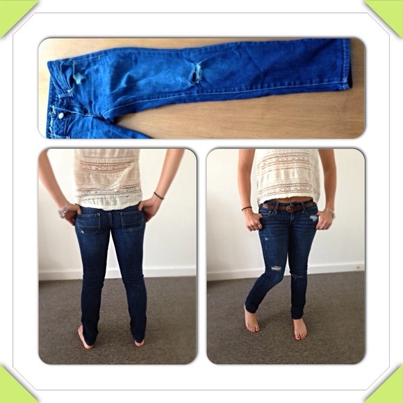 American Eagle Straight Legged Dark Wash Jeans