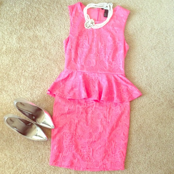 🚫🎁SOLD IN BUNDLE🎁🚫H&M coral peplum dress