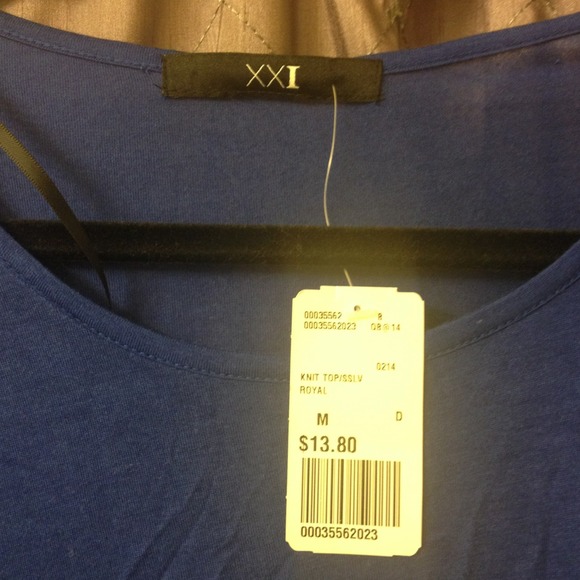 Blue flowy top - Picture 2 of 2